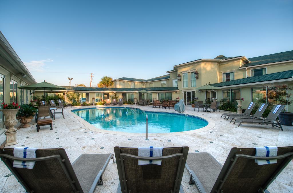 Town & Country Inn And Suites Charleston Exterior photo