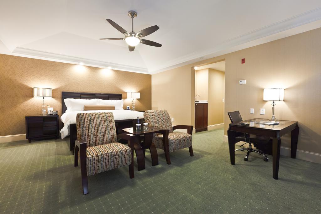 Town & Country Inn And Suites Charleston Exterior photo