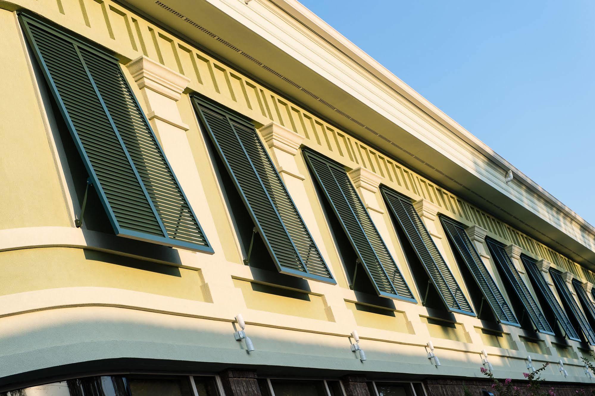 Town & Country Inn And Suites Charleston Exterior photo
