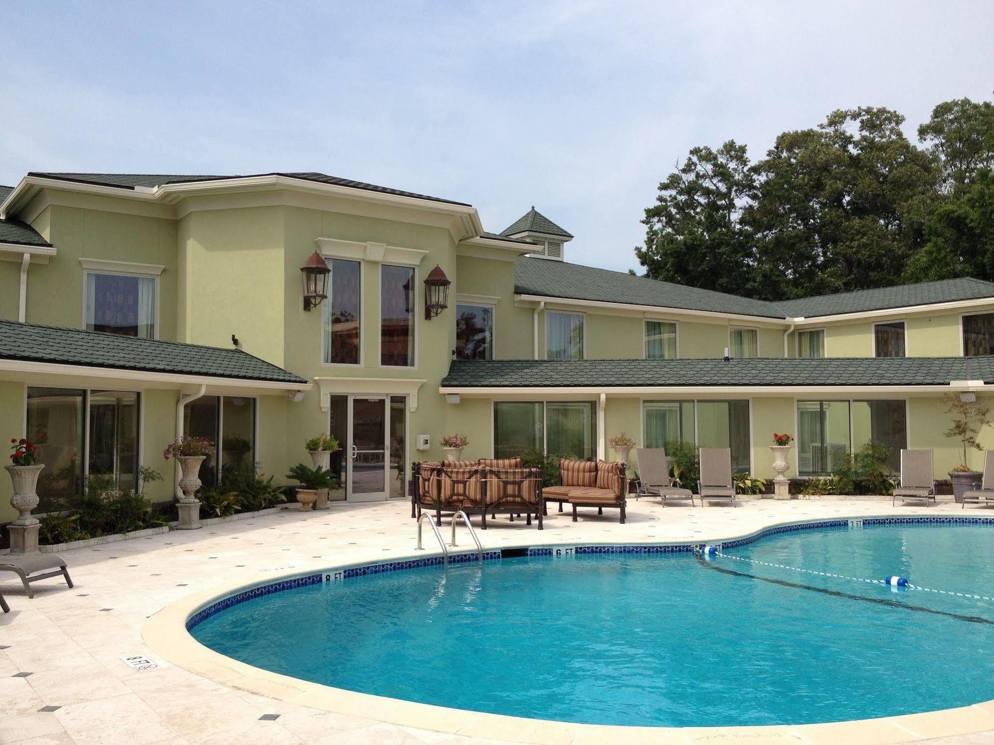 Town & Country Inn And Suites Charleston Exterior photo