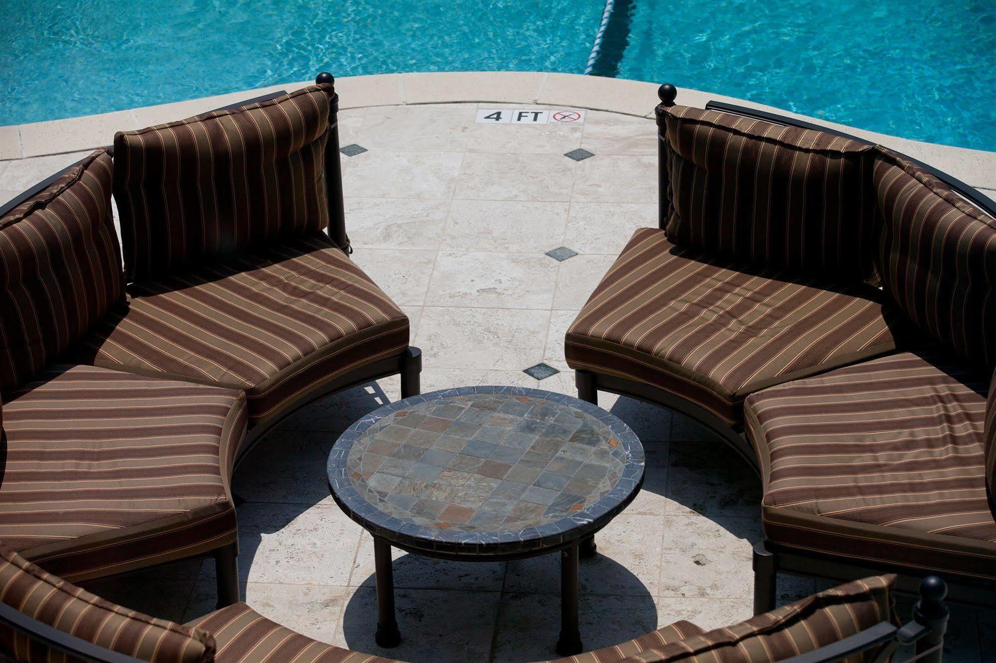Town & Country Inn And Suites Charleston Exterior photo