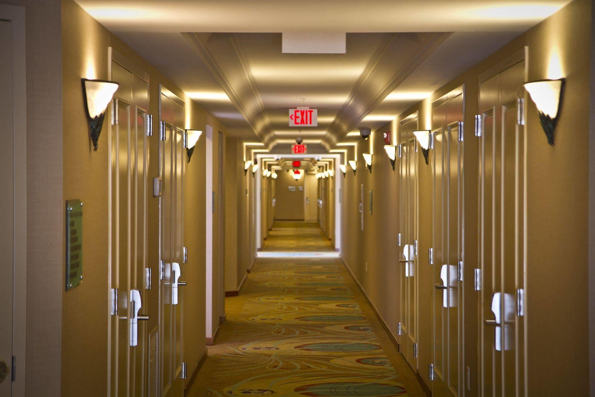 Town & Country Inn And Suites Charleston Exterior photo