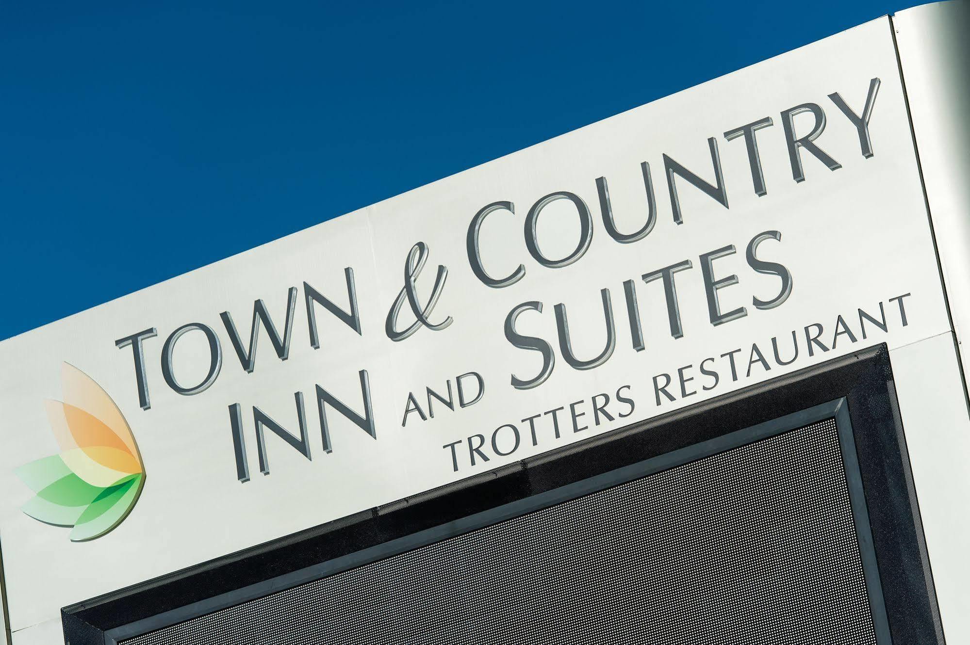 Town & Country Inn And Suites Charleston Exterior photo