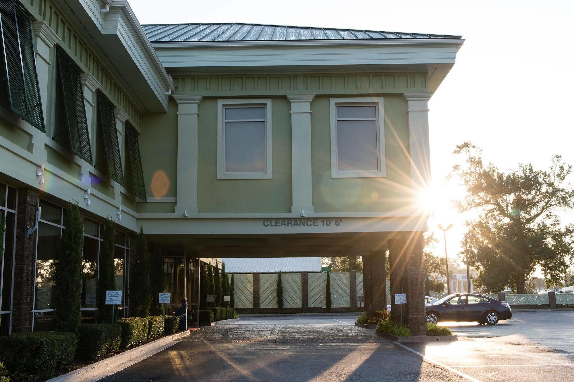 Town & Country Inn And Suites Charleston Exterior photo