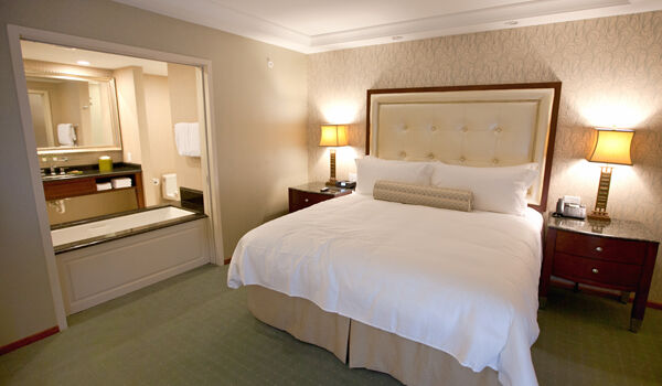Town & Country Inn And Suites Charleston Exterior photo